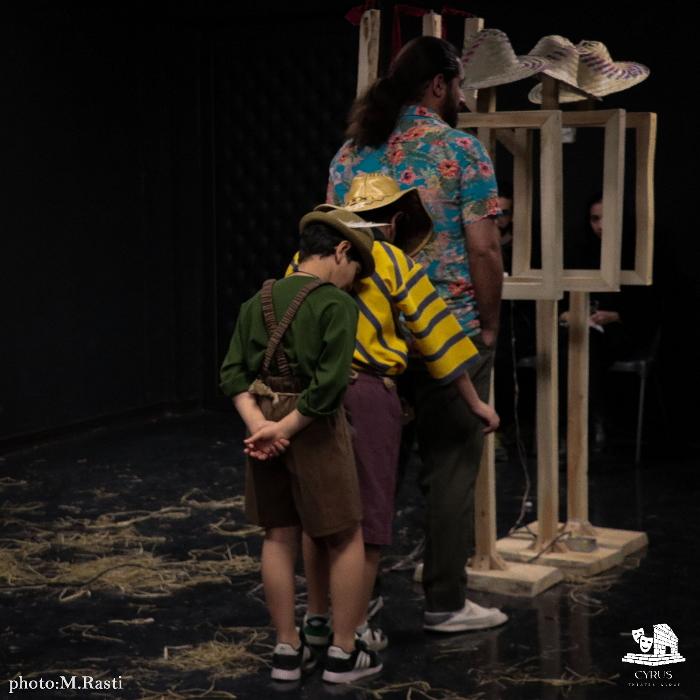 نمایش مترسک از گروه تئاتر سایرس