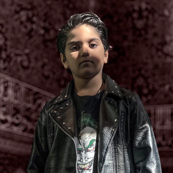 کارن جعفری بازیگر
متولد 1393 دانش آموز